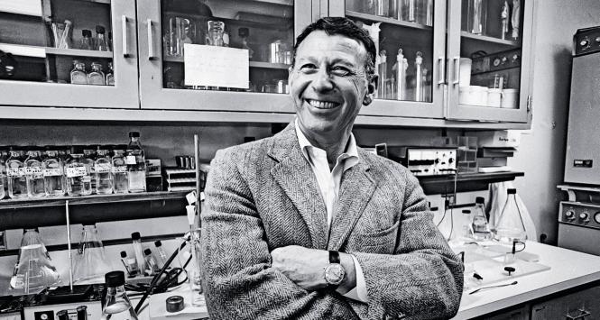 Paul Berg, laureat Nagrody Nobla za pierwszą rekombinację DNA.