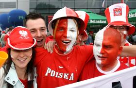 Wizerunek Polski i Polaków na świecie powoli, lecz stopniowo się zmienia, ale jak na razie trudno mówić o przełomie.