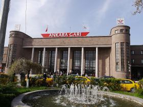 Ten ankarski dworzec, który symbolicznie łączy turecką stolicę z Europą, 10 października był świadkiem najkrwawszego zamachu w historii kraju.