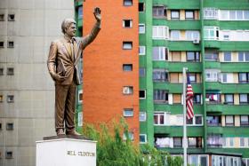 Pomnik Billa Clintona w Prisztinie