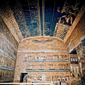 Wnętrze komory grobowej Sethiego I w Dolinie Królów ze słynnym sufitem astronomicznym.