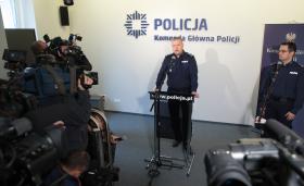 Komendant główny policji Zbigniew Maj ogłasza swoją dymisję na konferencji prasowej, 11 lutego 2016 r., Warszawa.