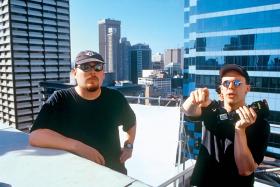 Wachowscy jeszcze jako bracia - Andy (z lewej) i Larry, 1999 r.