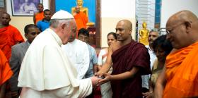 nieprzewidziana w programie wizyta Franciszka w ośrodku buddyjskim na Sri Lance.