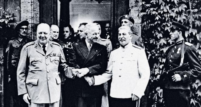 Uśmiechy i podchody. Churchill, Truman i Stalin w Poczdamie.