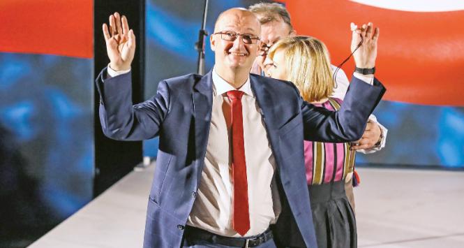 Bohater afery wizowej Piotr Wawrzyk, odwołany już ze stanowiska sekretarza stanu w MSZ, zafundował swoim politycznym mocodawcom kryzys w szczycie kampanii.