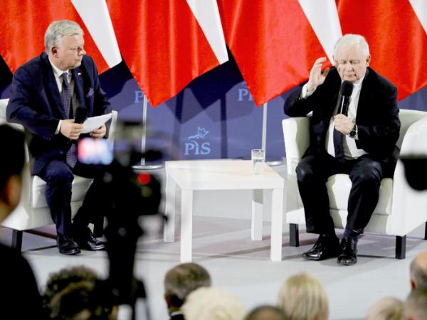Poseł Marek Suski i prezes PiS Jarosław Kaczyński podczas spotkania z mieszkańcami Radomia. 26 października 2022 r.