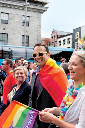 Nowy premier Irlandii Leo Varadkar, brał udział w gejowskiej paradzie jeszcze jako minister zdrowia, Dublin, 2015 r.
