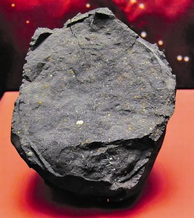 Fragment meteorytu Murchison (Australia), w którym znaleziono kilkanaście tys. organicznych związków chemicznych