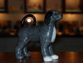 Wykonana z ćmielowskiej porcelany figurka spaniela, wręczona Obamom - właścicielom psa tej rasy o imieniu Bo – podobno okazała się strzałem w dziesiątkę.