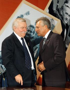 Lech Wałęsa i Aleksander Kwaśniewski na obchodach 25-lecia powstania Solidarności.