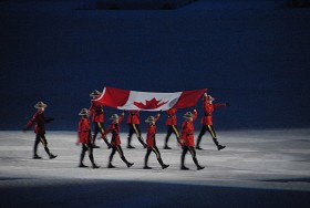 Oficjalny obraz igrzysk: policjanci z Kanadyjskiej Królewskiej Policji Konnej.