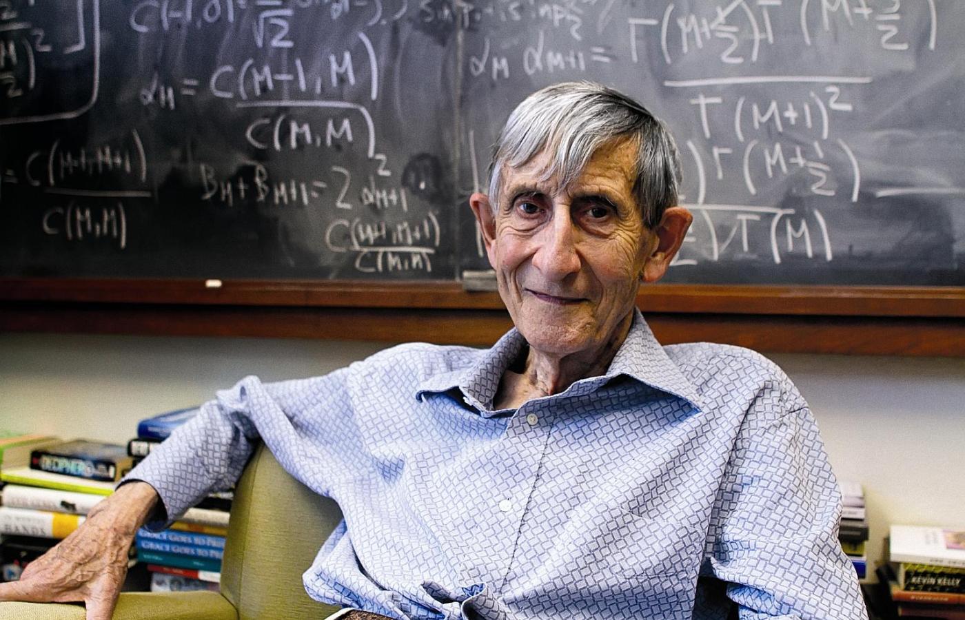 F. Dyson jest jednym z twórców elektordynamiki kwantowej. Poza fizyką interesuje się astrobiologią i obcymi cywilizacjami.