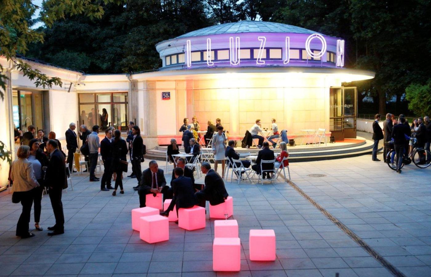 Nagrodę Architektoniczną drugiej edycji wręczyliśmy w pięknie odnowionym i klimatycznym Kinie Iluzjon w Warszawie.
