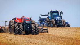 Nowoczesne traktory dzięki systemom satelitarnym z precyzją do kilku centymetrów wykonują prace polowe i mogą nawet obyć się bez kierowcy.