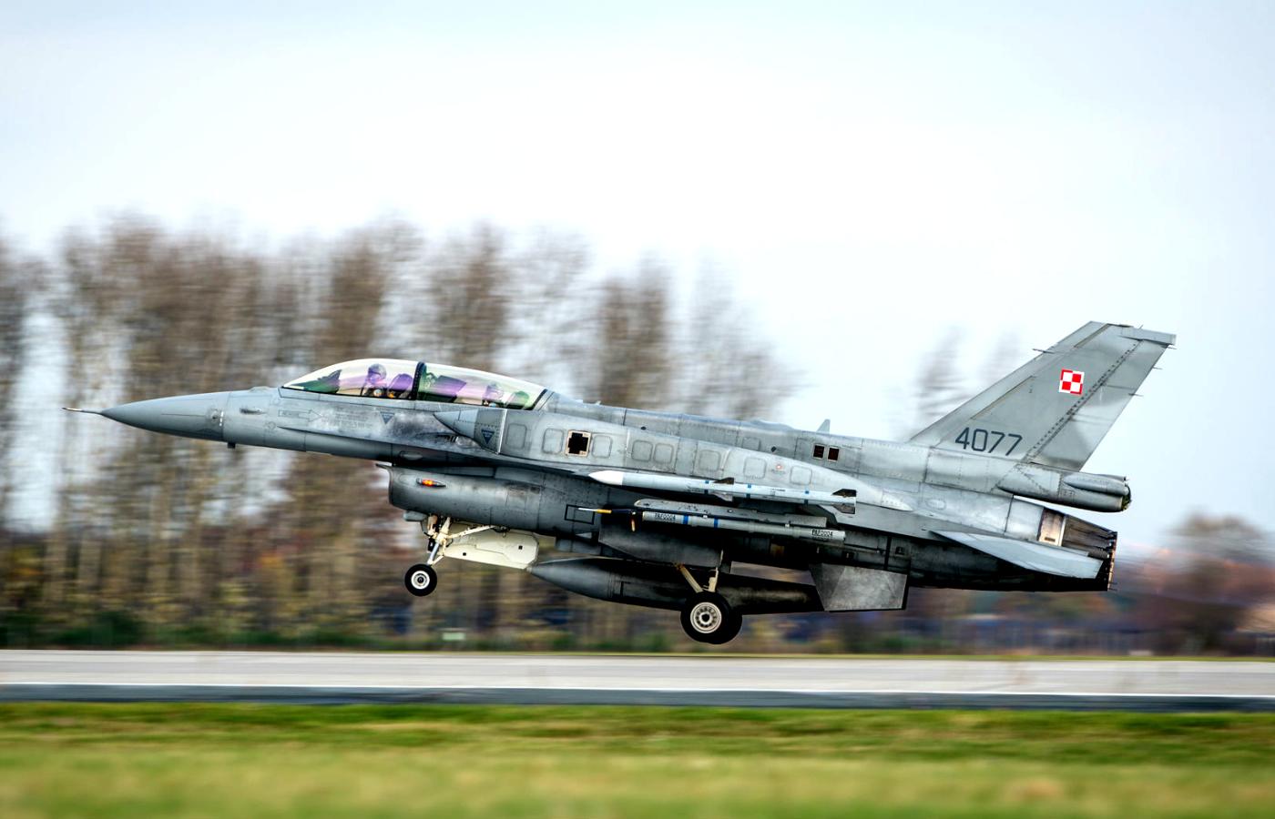 Uzbrojenie do F-16 dla Ukrainy dostarczy wiele państw, w tym Wielka Brytania i Niemcy.