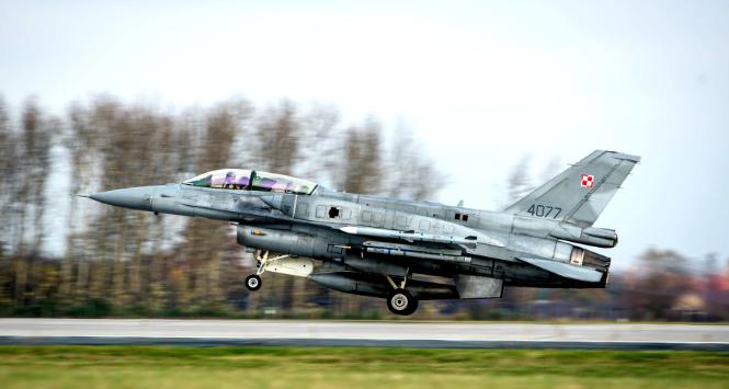 Uzbrojenie do F-16 dla Ukrainy dostarczy wiele państw, w tym Wielka Brytania i Niemcy.