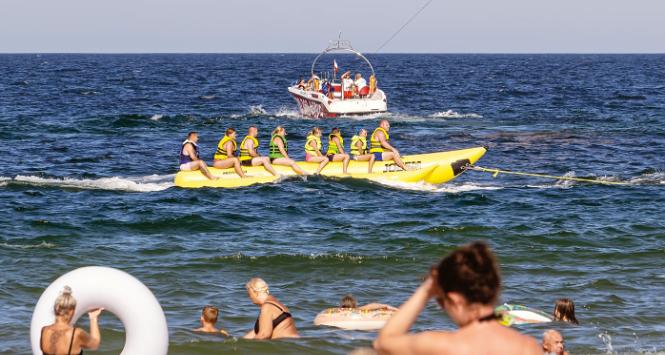 Wszystkie polskie plaże mają łączną powierzchnię tylko 20 km kw. W sezonie bawi się na tym kawałku Polski 10–12 mln ludzi. Na fot: plaża we Władysławowie.