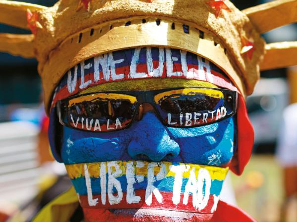 Wenezuelczycy testują granice cenzury, wychodząc na ulice, by organizować niewielkie protesty.