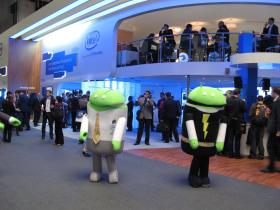 Balet Androidów - firma Google przekonywała zwiedzających, że ich system podbije wkrótce nie tylko urządzenia mobilne.