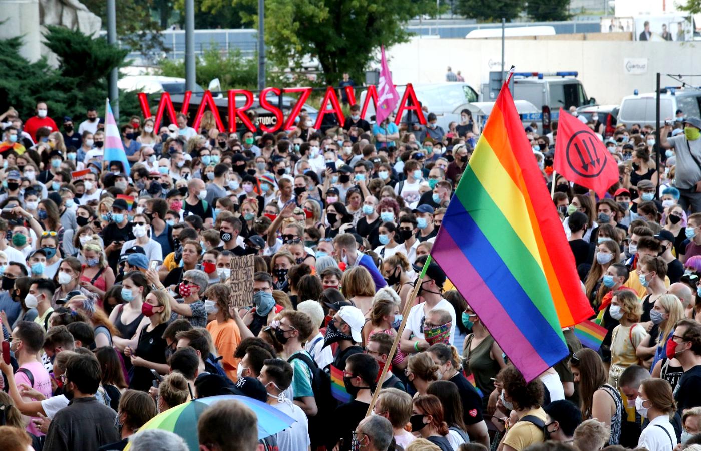 Plac Defilad w Warszawie. Protest przeciwko aresztowaniu aktywistki LGBT Margot