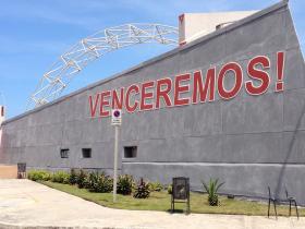 „Zwyciężymy” – hasła na Trybunie Antyimperialistycznej wybudowanej przed laty przed siedzibą Sekcji Interesów Amerykańskich w Hawanie