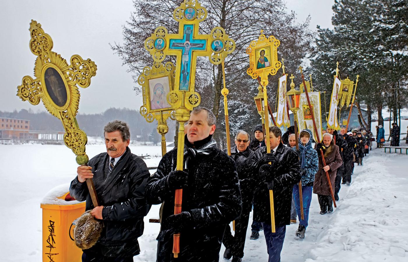 Procesja w Siematyczach. Ikony, kojarzone z prawosławiem, dziś stają się popularne wśród katolików, a ich malowanie nabiera czasami cech popkulturowych.