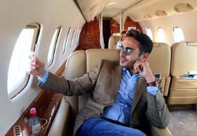 Kadr z serialu „Oszust z Tindera”