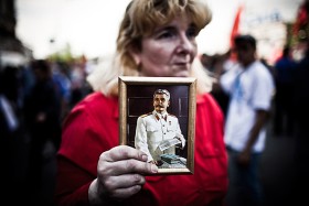 Demonstracja komunistów podczas obchodów 65-lecia...