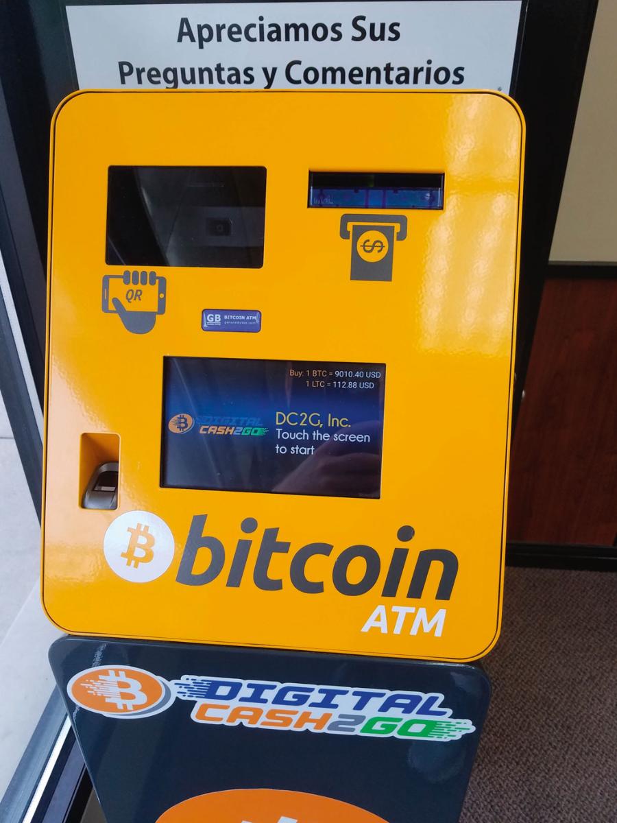 Bankomat, z ­którego można wypłacić ­walutę danego kraju na podstawie ­stanu „konta” w bitcoinach.