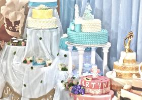 Kontynuując ojcowy wkład w tortownictwo, zmodyfikowała styl na angielski, rezygnując z kremu na rzecz perfekcyjnie wygładzalnej eleganckiej masy.