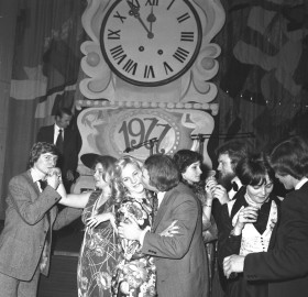 ...oraz tekturowe dekoracje (w Domu Technika w Gdańsku 1977 r.)