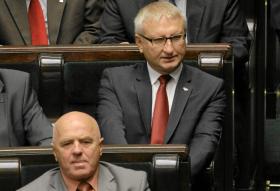 Poseł Stanisław Pięta w sejmowej ławie.