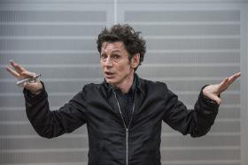 Krzysztof Warlikowski: „Dzisiaj dystans pozwala mi patrzeć ironicznie, bez zapominania o tragizmie”.