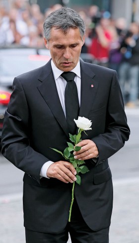 Premier Jens Stoltenberg stanął na wysokości zadania – twierdzą komentatorzy.