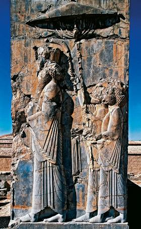 Przywódca Persów Dariusz I Wielki, przedstawienie z pałacu w Persepolis.