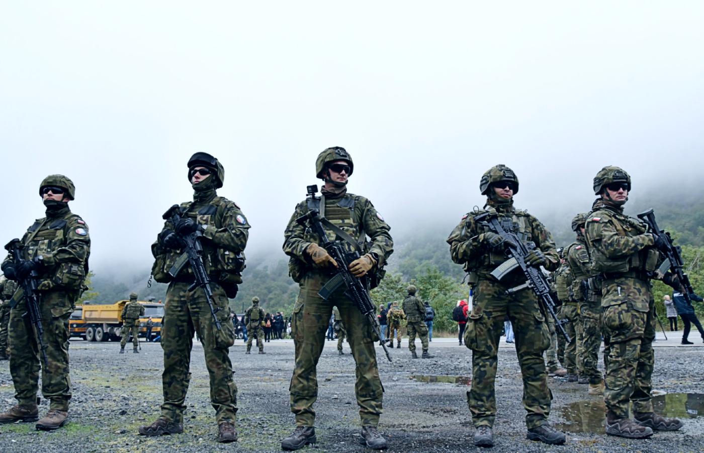 Patrol KFOR na granicy Kosowa i Serbii, październik 2021 r.