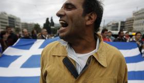 53 proc. Greków boi się, że drugi pakiet ratunkowy przyniesie kolejne bolesne reformy, które wpędzą kraj w jeszcze większą recesję.