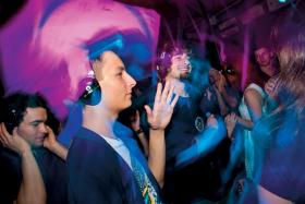 Silent Disco, czyli impreza w bezprzewodowych słuchawkach.