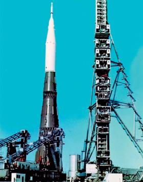 Rakieta nośna N-1 na platfomie startowej