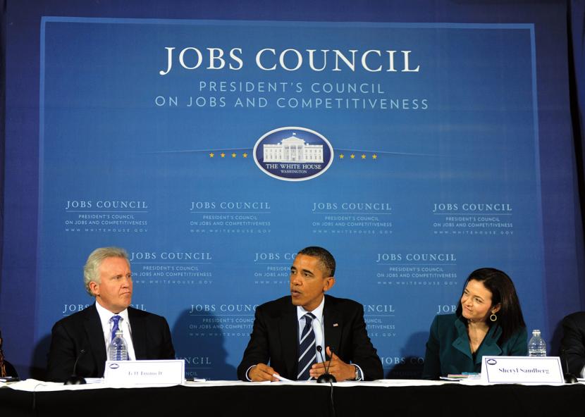 Sheryl Sandberg z Jeffreyem Immeltem, prezesem General Electric, i Barackiem Obamą, dyskutowała w 2011 r. o sposobach ożywiania amerykańskiej gospodarki.