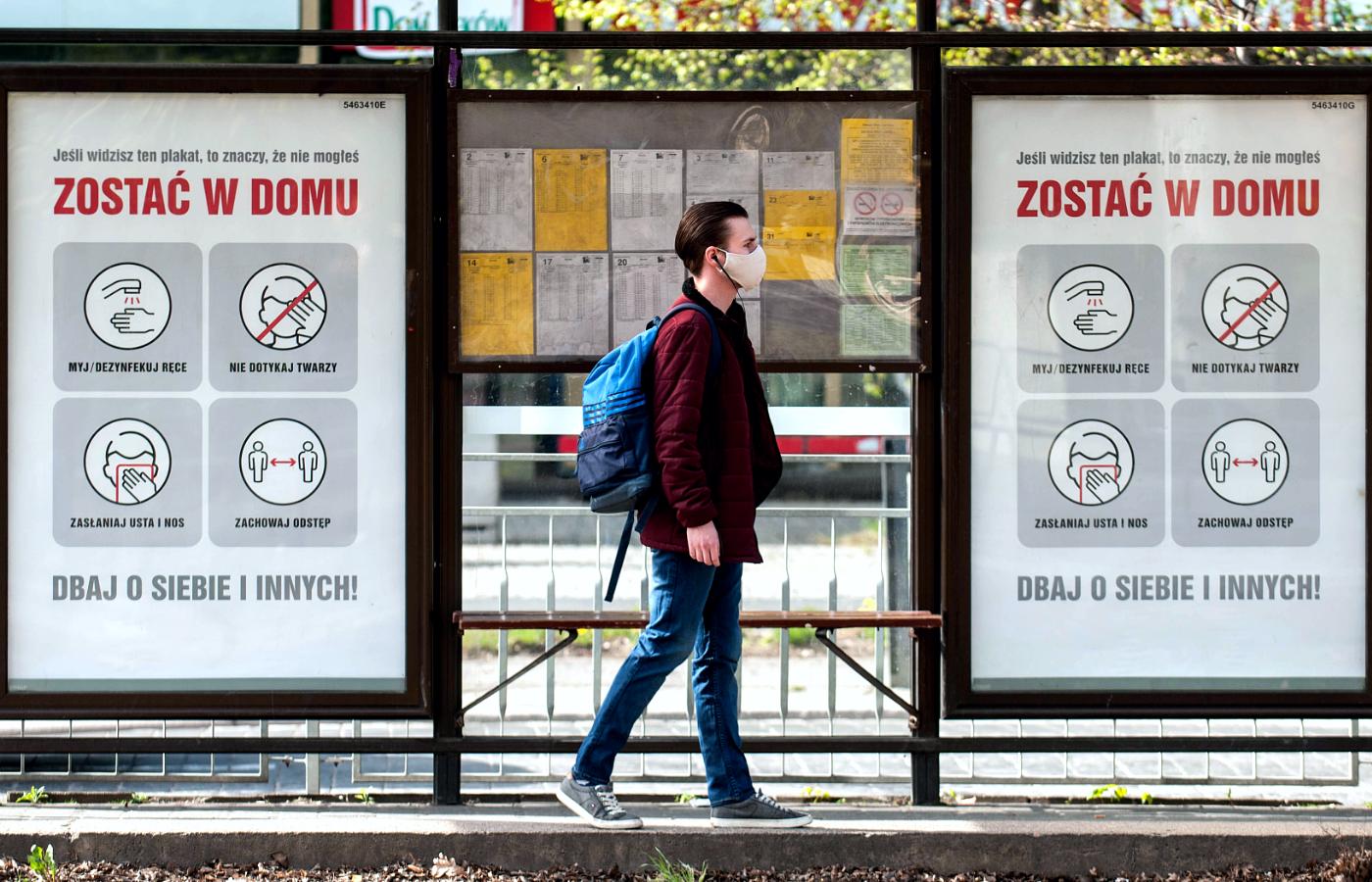 Plakaty informujące o koronawirusie. Wrocław