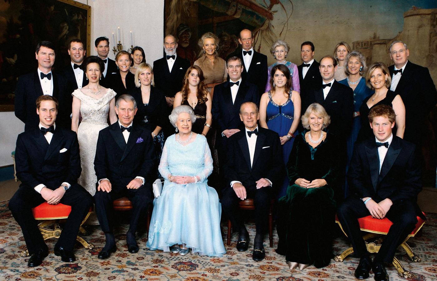 Elżbieta II z mężem w otoczeniu rodziny obchodzi 60. rocznicę ślubu, Clarence House, 2007 r.
