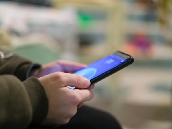 Faktem jest, że w wieku szkolnym zaczyna się technologiczna jazda bez trzymanki.