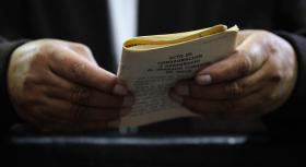 Modlitwa za nowowybranego Ojca Świętego w kościele w San Francisco. Barack Obama zaadresował depeszę gratulacyjną do „Papieża obu Ameryk”.