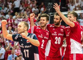 Paweł Zatorski (pierwszy z lewej) i Michał Winiarski (drugi z lewej) są absolwentami Szkoły Mistrzostwa Sportowego w Spale.