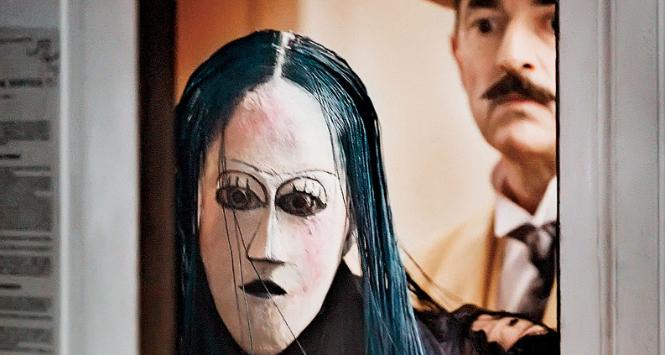 Maski, które w filmie nosi Péricourt są poza wszystkim także ciekawym nawiązaniem do twórczości Marcela Breuera, Oskara Schlemmera i współczesnego francuskiego artysty Kadera Attii.