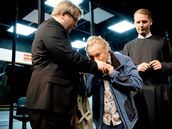 Filip Perkowski (ojciec Tadeusz Rydzyk), Teresa Stępień-Nowicka (Halina) i Arkadiusz Walesiak (ojciec Arek).