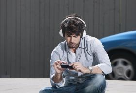 Muzyka potrafi działać jak środek przeciwbólowy albo napój energetyzujący.