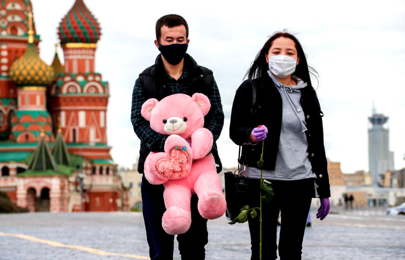 Statystyki wskazują, że Rosja w walce z epidemią radzi sobie najlepiej. Czy rzeczywiście?